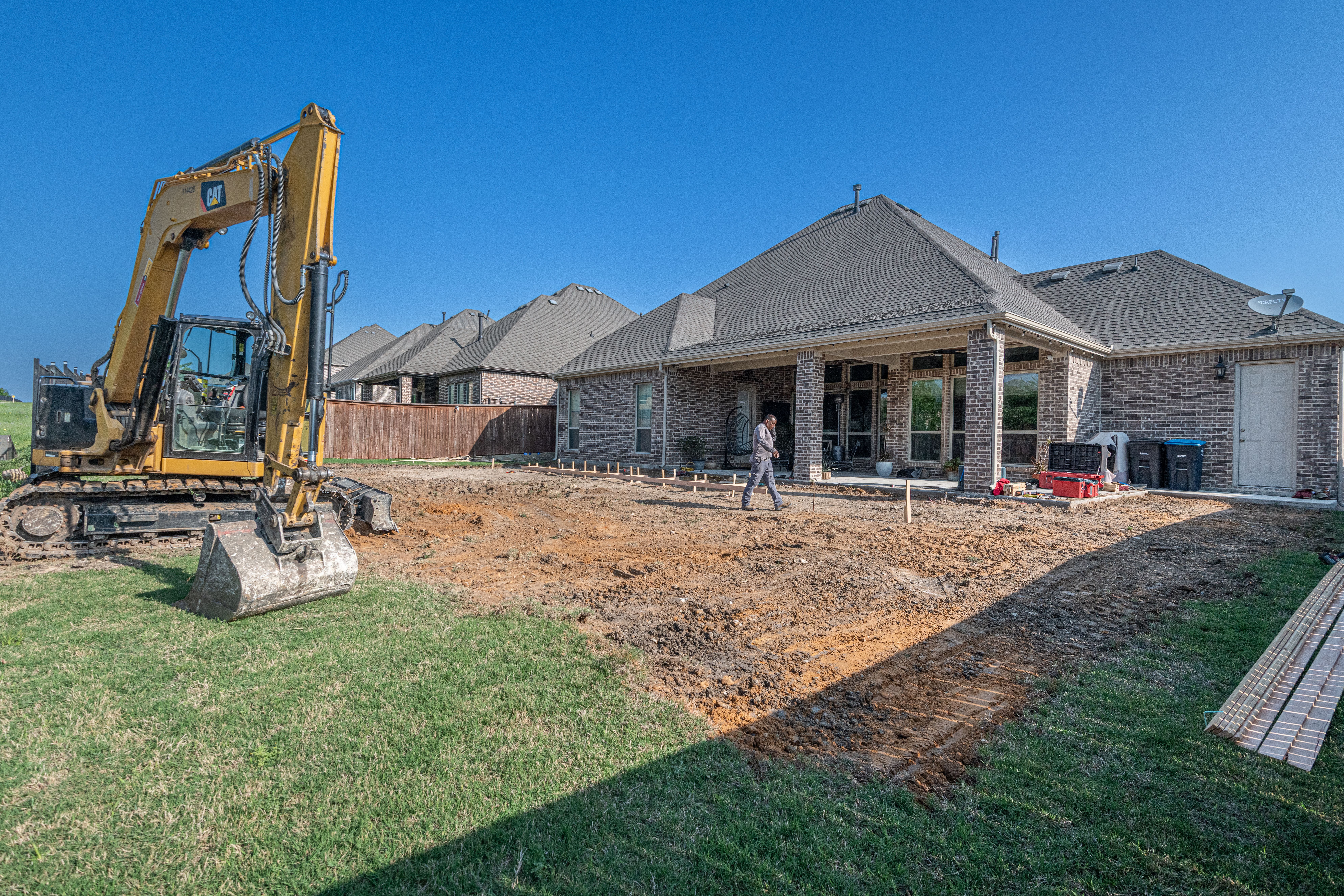 How to Choose a Landscaping Contractor in Janesville, WI: The Homeowner’s Checklist